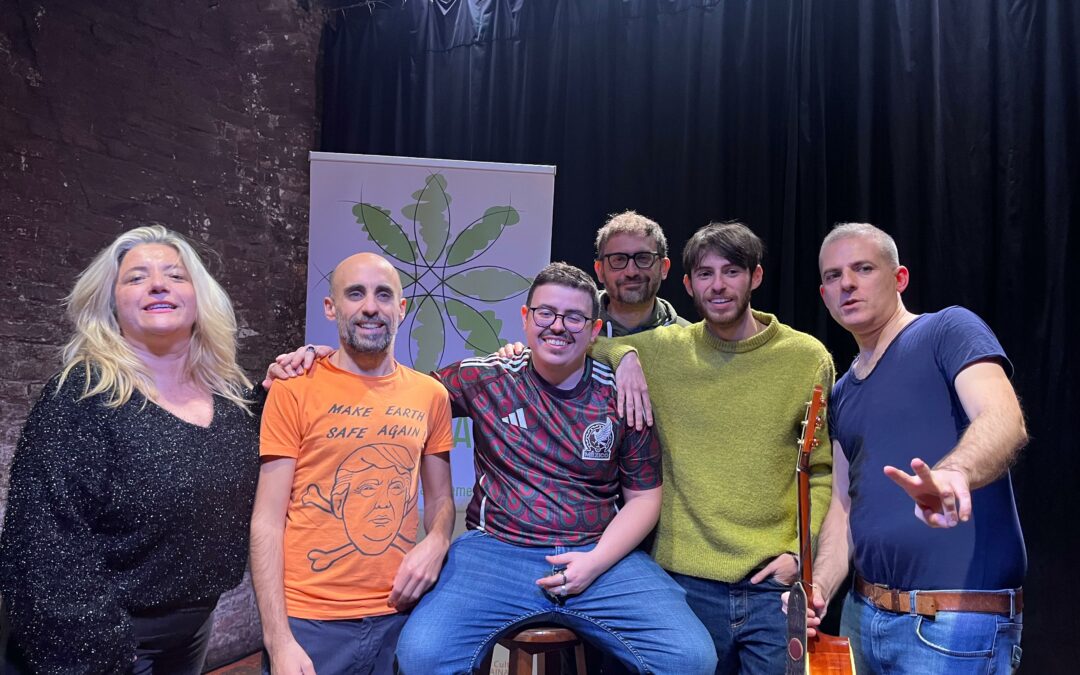 Risate contro l’eco-ansia: Stand-up Ecology mette l’ironia al servizio dell’ambiente