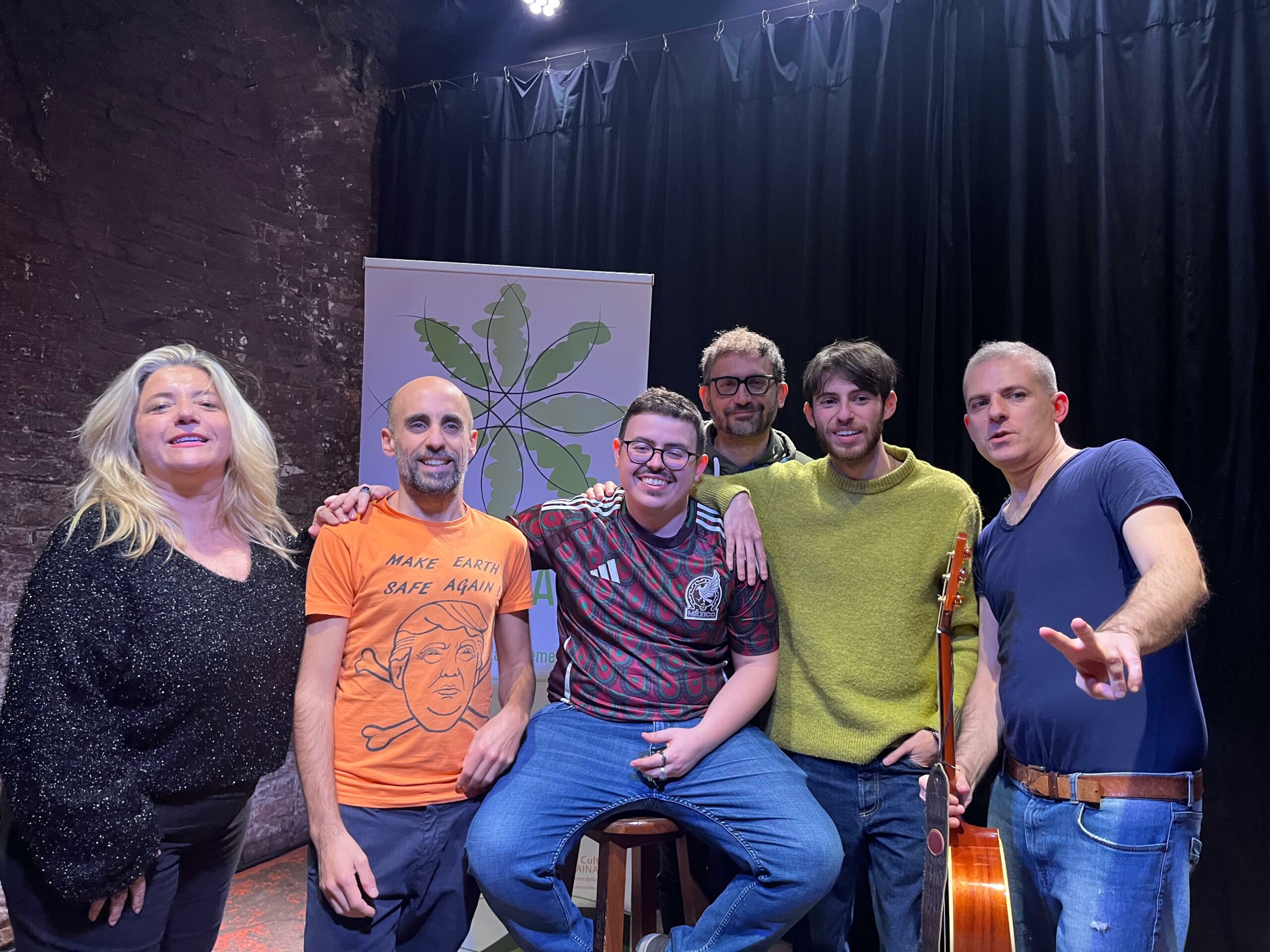 Risate contro l’eco-ansia: Stand-up Ecology mette l’ironia al servizio dell’ambiente
